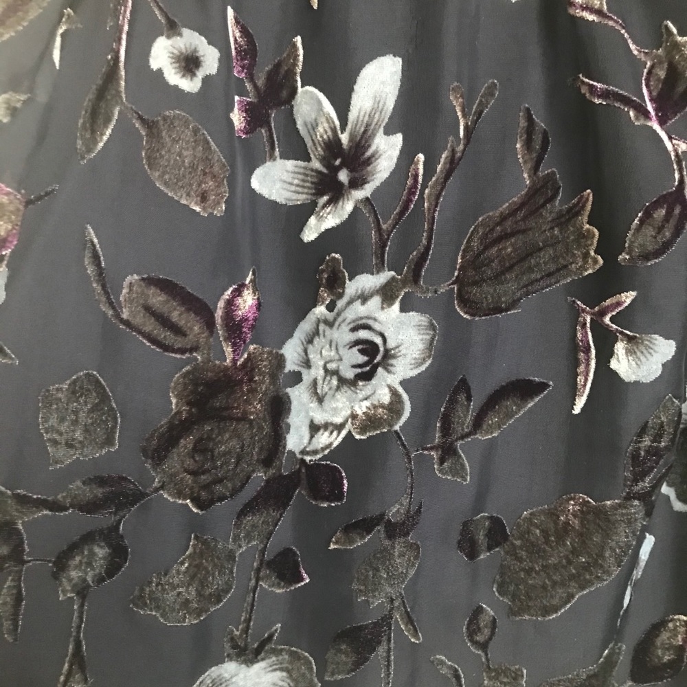 Design Lab Floral Cold Shoulder Top - Size XS - Picture 3 of 13
